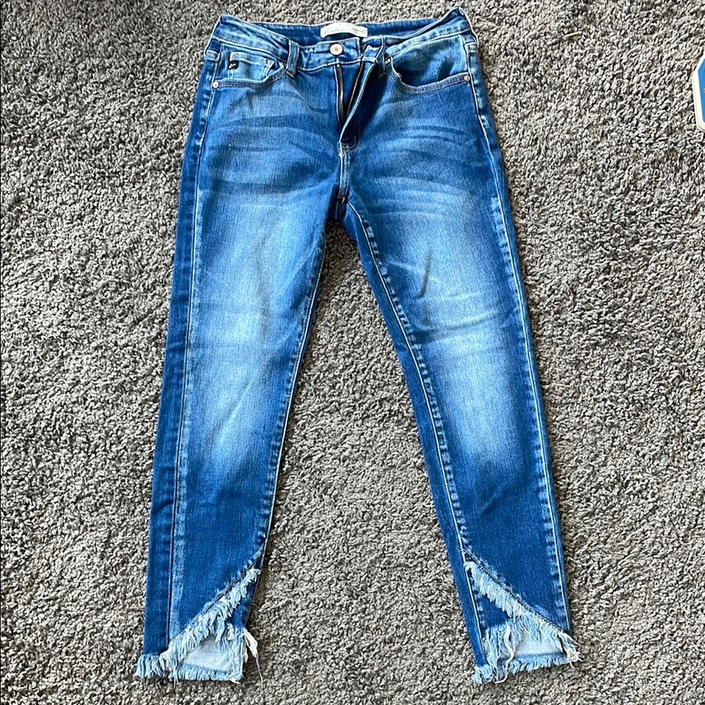 KanCan Womens Jean
Size 28
Cute bottom flare crop